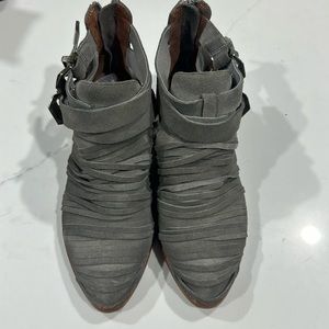 Jeffrey Campbell suede bootie NWOT